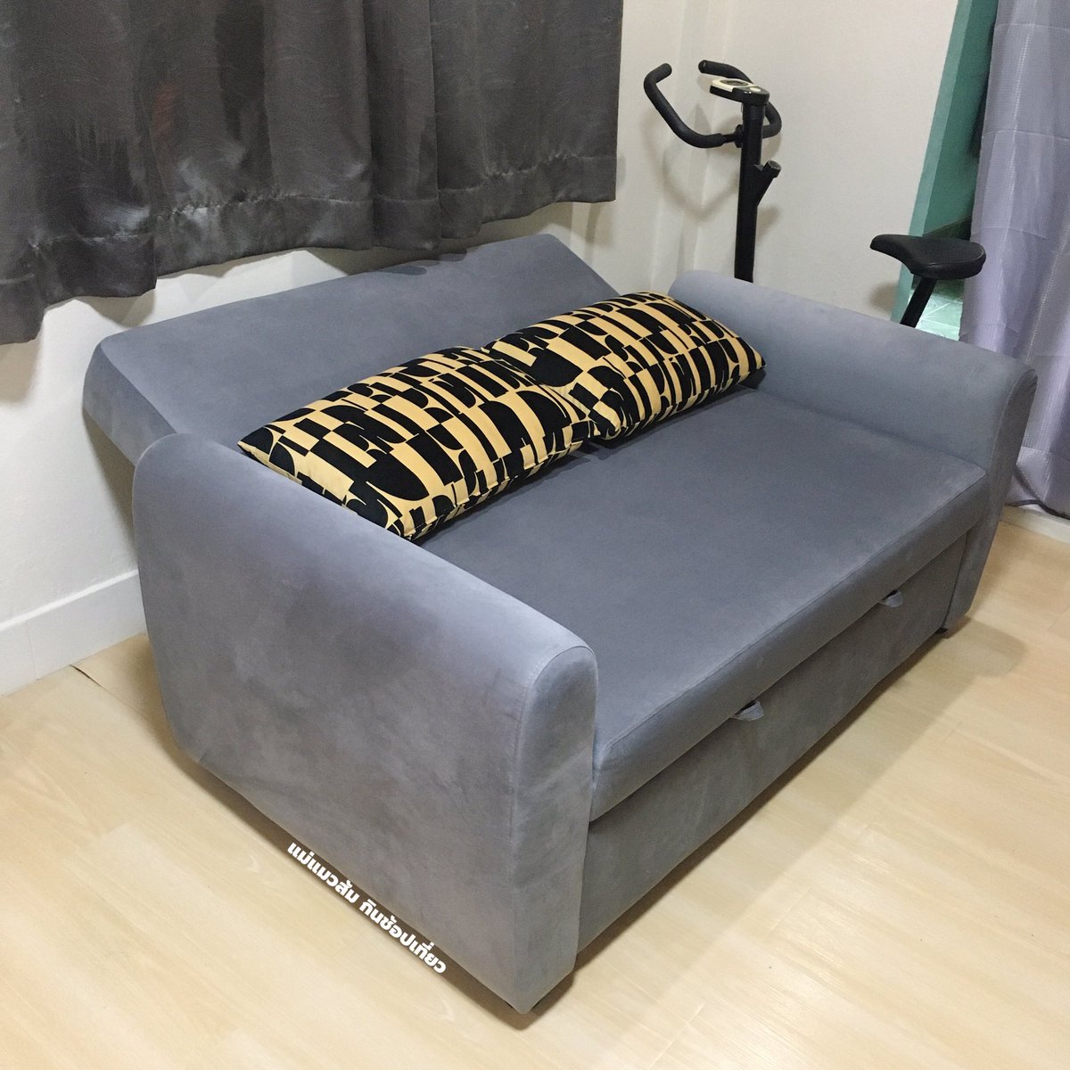 MaeMeowSom's tweet image. โซฟาเบด 2 ที่นั่ง โซฟานุ่มนั่ง/นอนสบายมาก นอน 2 คนได้สบายๆแบบไม่อึดอัด ปรับพนักพิงได้ 4 ระดับ ปรับเป็นเตียงนอนง่าย มี 2 สี คือสีเทากับสีครีม เค้าแถมหมอนให้ 2 ใบด้วยนะคะ
Shopeeสีเทา: s.shopee.co.th/2g39hGpBKy
Shopeeสีครีม: s.shopee.co.th/7V8PSBAFbS
Lazada: s.lazada.co.th/s.ZZ7plQ