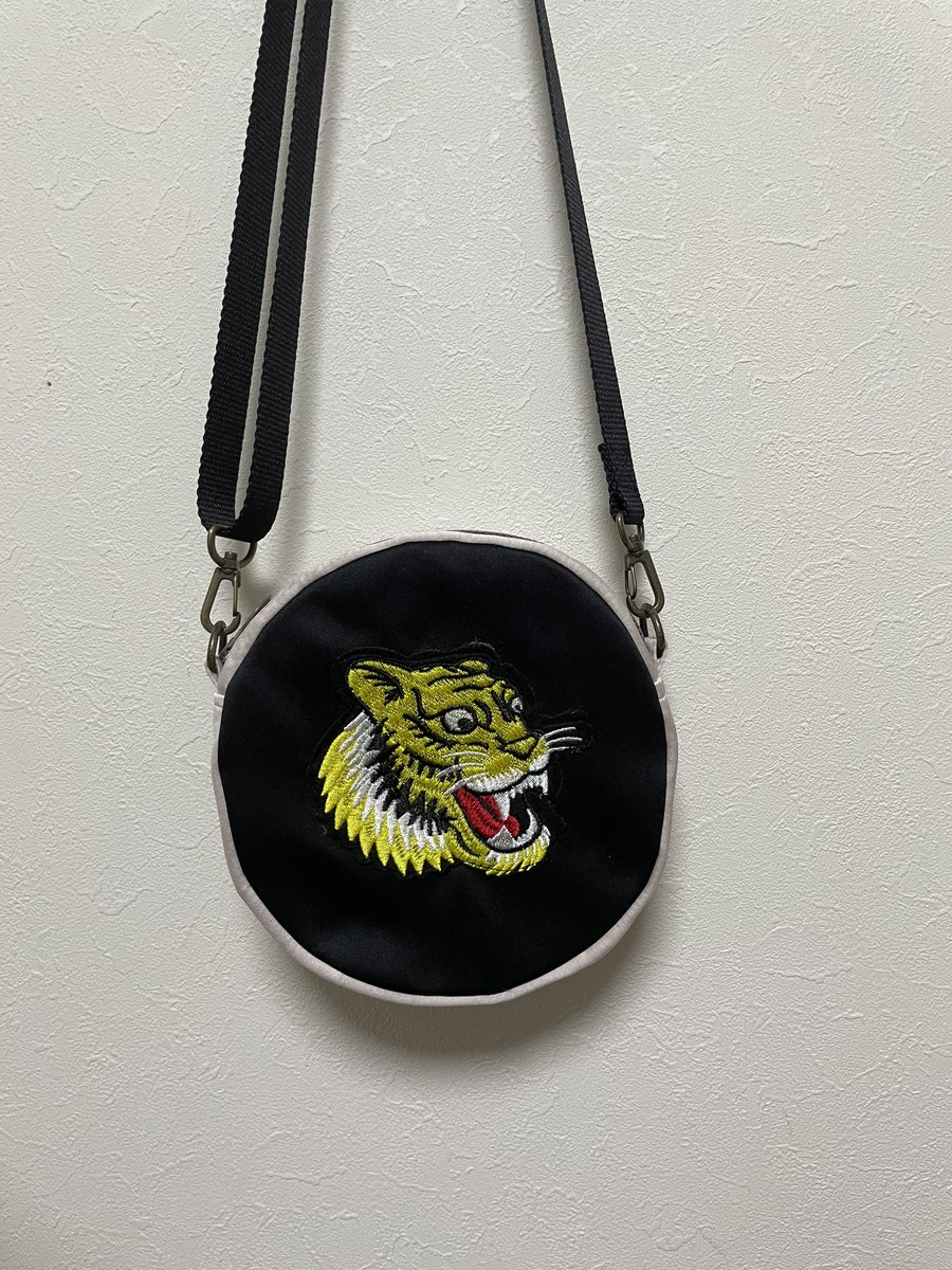 出展名　tantan
出展日　11/15.16両日
ブースNo.J-90.91 南棟1階
<a href="/designfesta/">デザインフェスタ公式</a> 

丸バッグ作ってます！
スカジャン風なものやチャイナなど！！
いろいろあります！！
#デザフェス62
#デザフェス62リポスト祭り