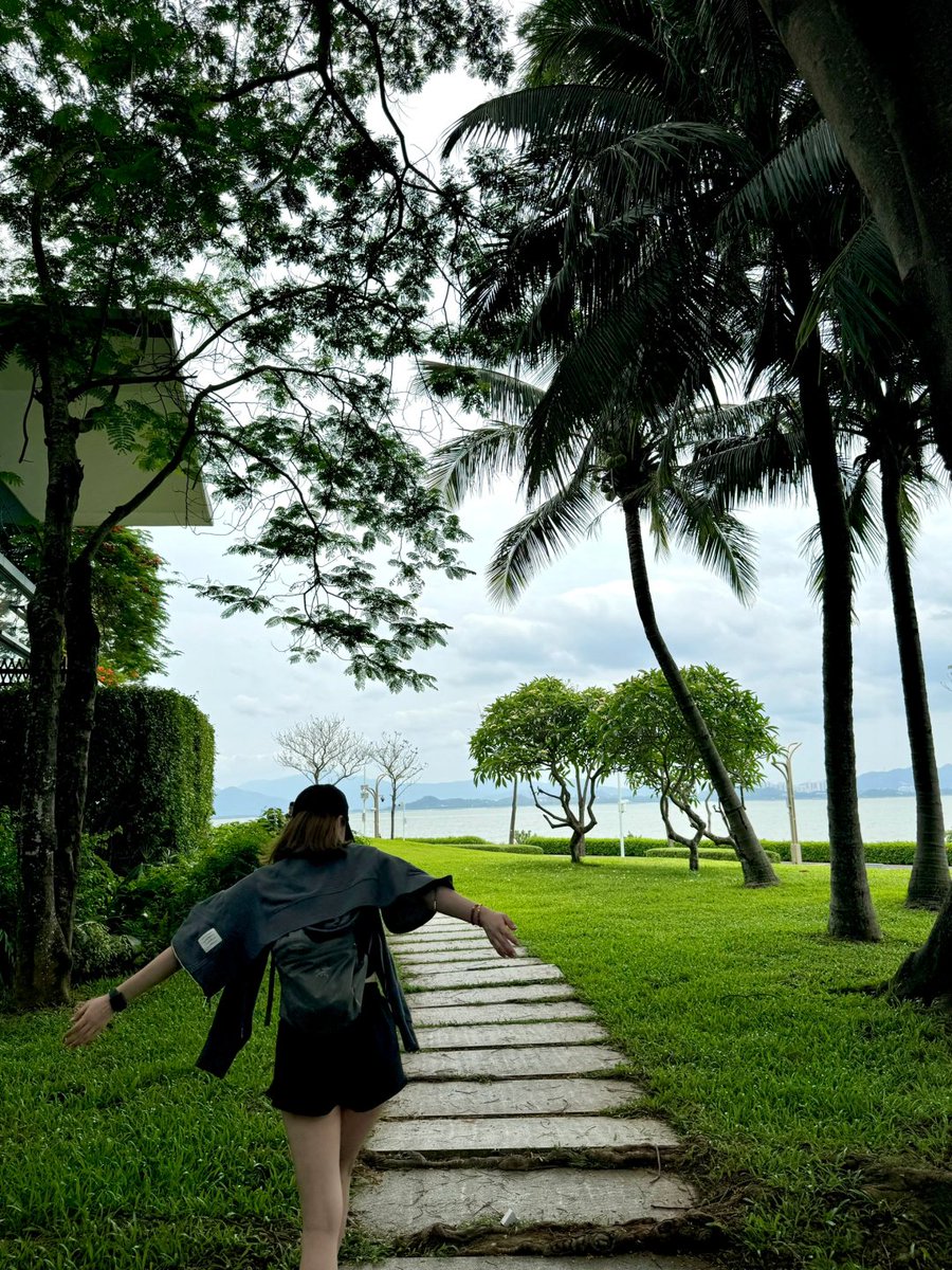 byejapp's tweet image. ある土曜日の朝、  
寝坊するのをやめて、無理やり目を覚まし、  
ランニングシューズを履いて、黙々と30分間早歩きしました😊