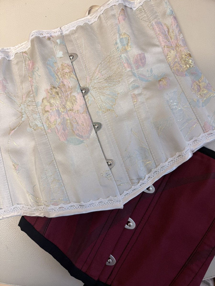 ・鹿工房🦌
・15（土）16（日）両日
・南館 1F J409

リボン、ヘッドドレス、カチューシャ、コルセットなどを鋭意制作中です！
たくさんのかわいいを見に来てください.⋆𝜗𝜚

#デザフェス62リポスト
<a href="/designfesta/">デザインフェスタ公式</a>