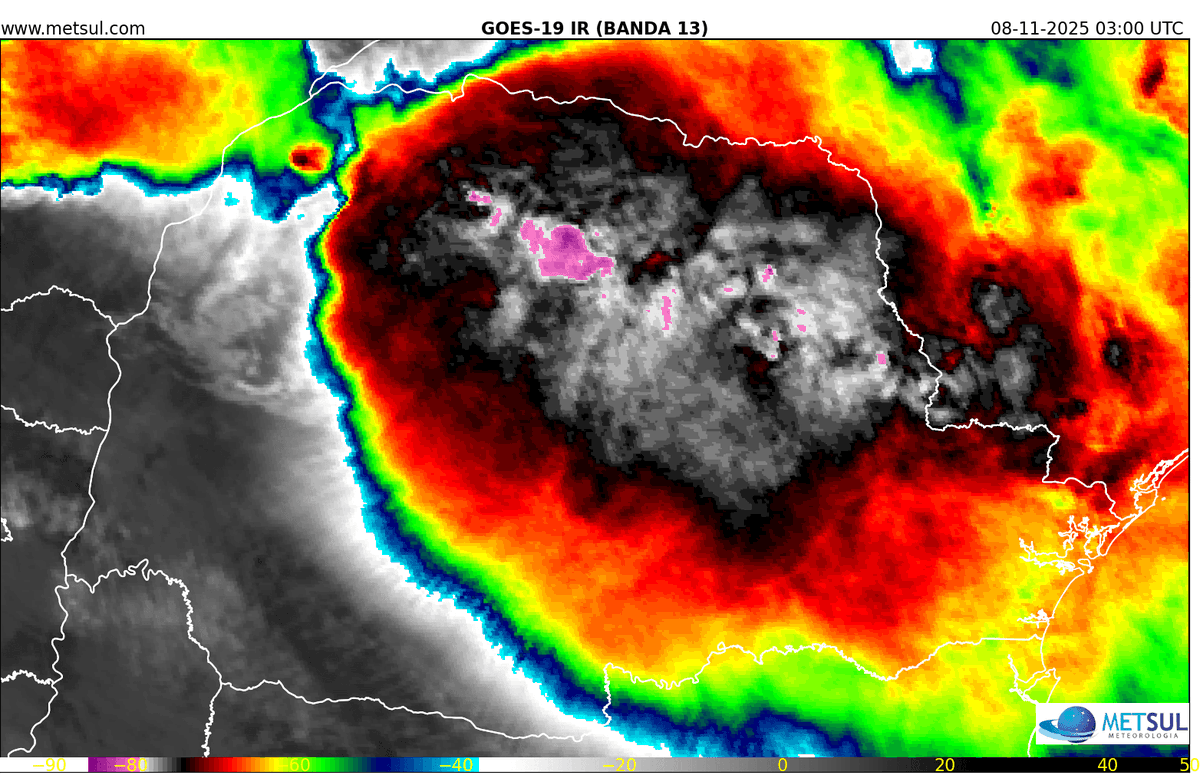 metsul's tweet image. AGORA | Imagem de satélite da 0h deste sábado mostra potentes áreas de instabilidade do Centro para o Norte do Paraná com alto potencial de chuva forte e tempestades. Saiba mais sobre os temporais, os tornados e o ciclone em metsul.com.