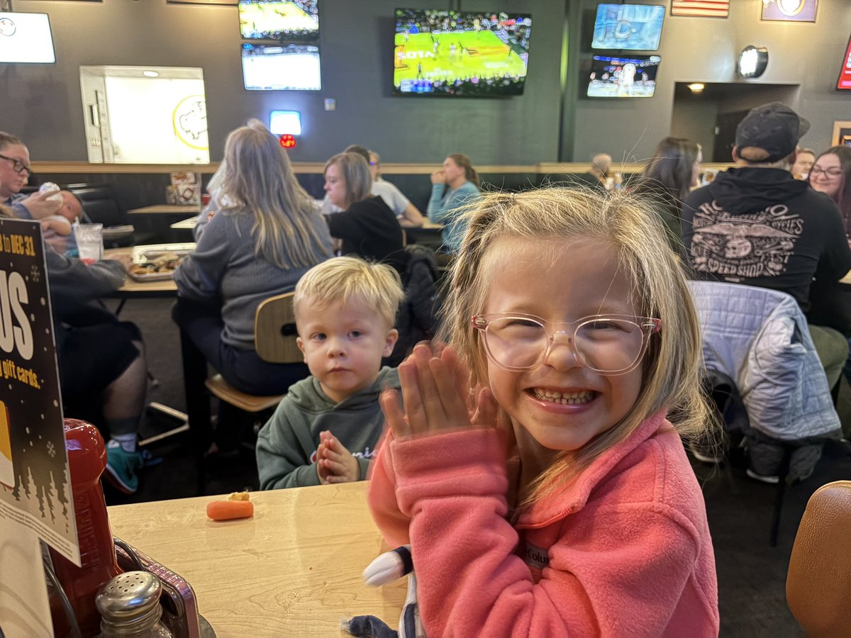 morg_olsen's tweet photo. Fun family wing night supporting our Jazz! Never too young to teach them which team to cheer for 👏 #LesOlsonIT https://t.co/JKCnvGuWY8