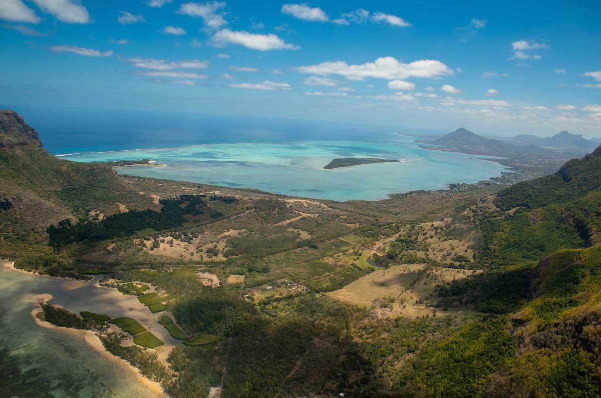 parth_rkt's tweet image. 🏖️⛰️🌴🦤 #Mauritius places its past &amp;amp; present, its nature &amp;amp; history, side by side.

From lush rainforests to the poignant annals of colonialism &amp;amp; slavery, from endemic birds to endearing coastline, the island reminds &amp;amp; rejuvenates in the same breath.

traveltravailsandheck.com/2025/11/06/mau…