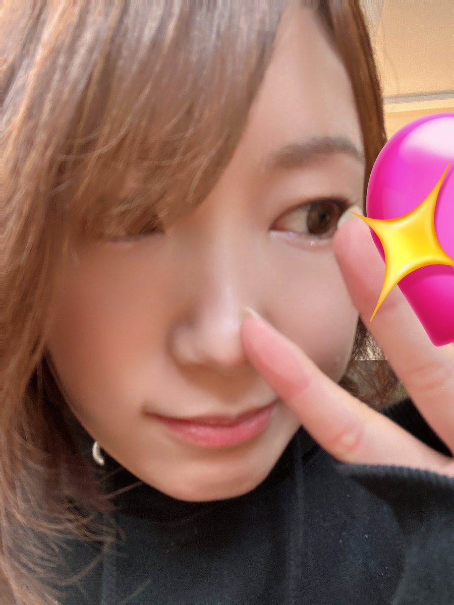 kuumindesu's tweet photo. SHOWROOMありがとうございました！
おすすめ福袋から、おすすめファミレスメニューまで
色んな意味で美味しいの話を沢山したね☺️

そしてガストなう♡
ぼやけてるのは、こっそりガストで自撮りしてるから笑

さて、私は何を注文したでしょうか💕 https://t.co/x3AnS758mw