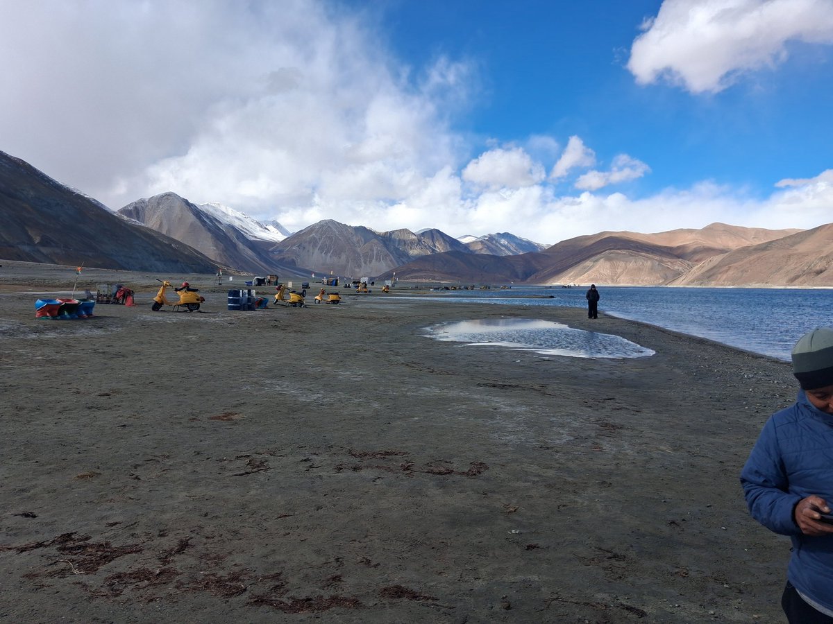Vic_k_ey's tweet image. The unfathomable beauty...

#GoodMorning #Pals 🌇🍀🐦
Wishing you a marvellous #Saturday
Best regards🌲🌹🙏

#IncredibleIndia 🇮🇳- Arial and ground view of Pangong Tso Lake.. #Indian UT of #Ladakh...