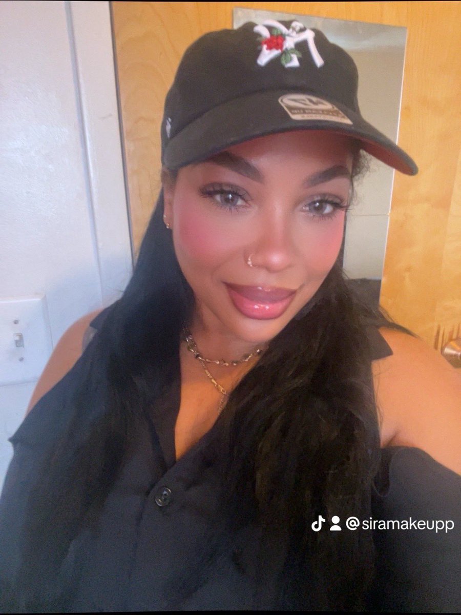 _ShePaintzFaces's tweet image. Light beat for a date night 

Follow my LTK @Syruhovo on the @shop.LTK app to view this post and get my exclusive app-only content!

#liketkit #LTKBeauty #LTKGiftGuide #LTKSeasonal
@shop.ltk
liketk.it/5vV1L