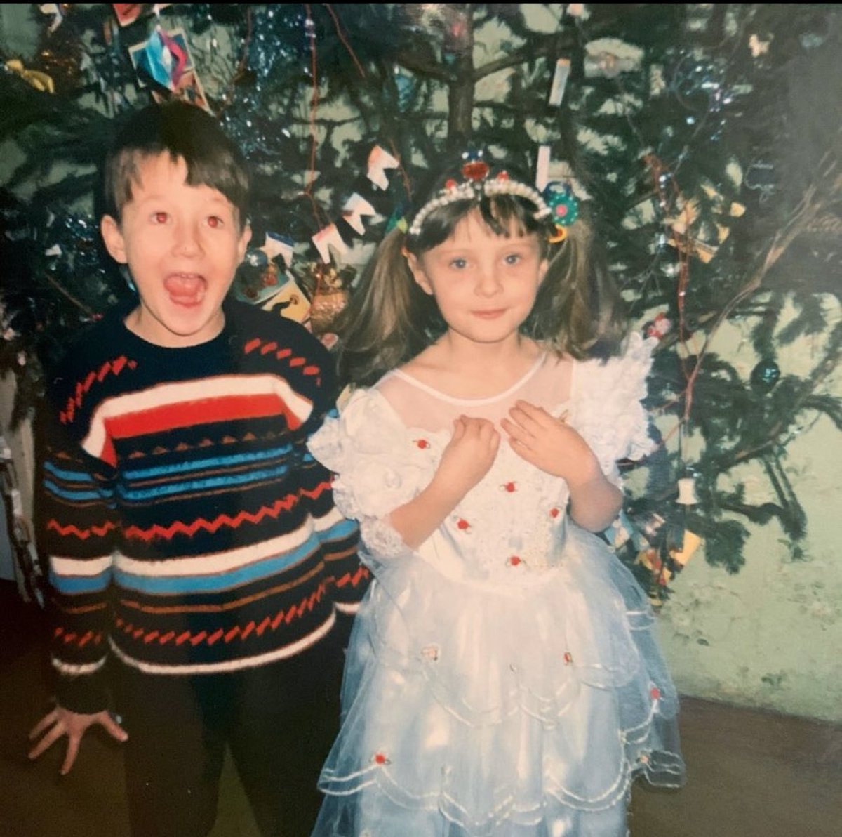 juliabracadabra's tweet photo. forgot that inside that icon, was just a young girl from vladivostok #VVO https://t.co/HtCVJhAVOD