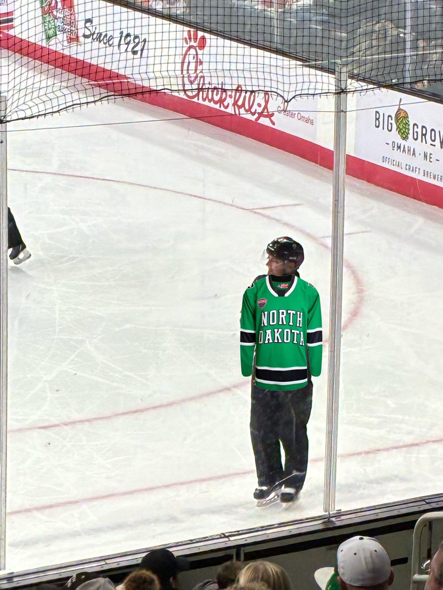 ShudakItsGood's tweet photo. @OmahaHKY rough to win when they have a 6th man all night… https://t.co/SE6gbeLx8l
