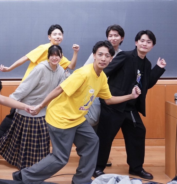 Rikkyo_pp's tweet image. 🚢代表交代のお知らせ🚢

先日、当サークルの代交代が行われました！

【代表】
瀧島巧　〈@tislandnagasaki〉

【副代表】
三橋歩実　〈@Aaayuuuumiliee_〉
松中知佑　〈@KUeDjnni5B7VZXX〉
内田壮一　〈@affxa5〉

【スタッフ長】
片岡亜花里

新体制で頑張ります🔥
応援よろしくお願いいたします💪