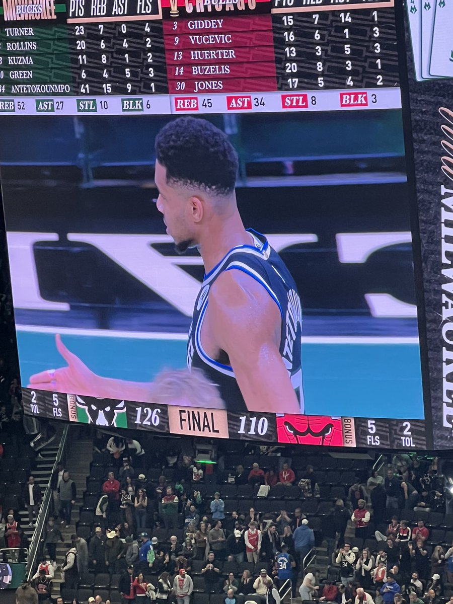 averagekhrisfan's tweet photo. Giannis owning the Bulls as usual https://t.co/sMlNJezHWa