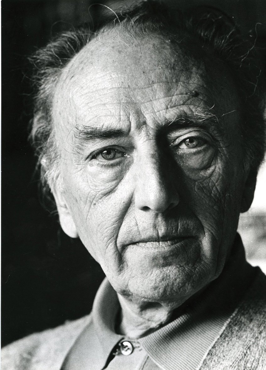 deleslletres's tweet image. Exiliat del franquisme, l'escriptor i professor Agustí Bartra va patir els camps de refugiats de St Cebrià, Argelers i Agde. 
Casat amb Anna Murià, va fundar la revista "Lletres" (1944-47). Van tornar a Cat. el gener de 1970.
Bartra va néixer a Barcelona el 8 de novembre de 1908