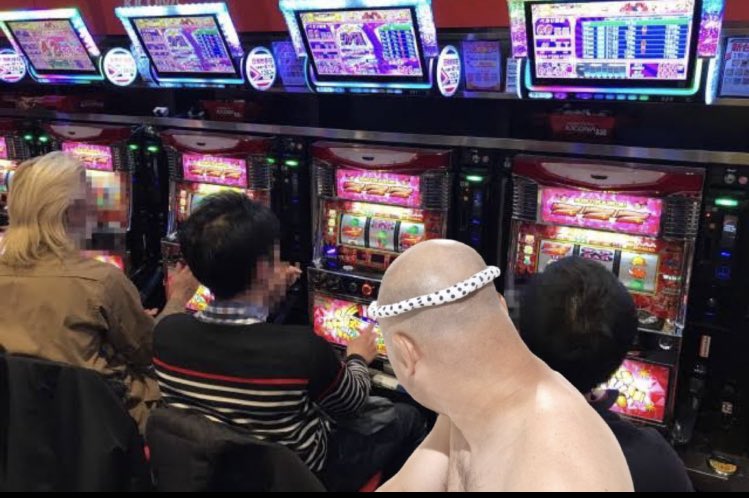 他の台がガコって鳴った時のワイ

パチ屋へ