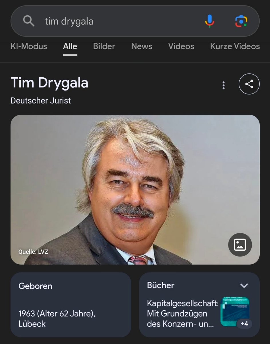 nulldreinull's tweet photo. @TDrygala @HeidiReichinnek Sie sehen doch viel besser aus!
Diese kühne Tolle, diese Augen, dieser Bart, dieser Mund, das schöne, fleischige Doppelkinn und dann noch Ihr Humor, Ihre Schlagfertigkeit, Ihre Spontaneität!
Das hat Frau R. nicht zu bieten. https://t.co/M1rTjpvmHl
