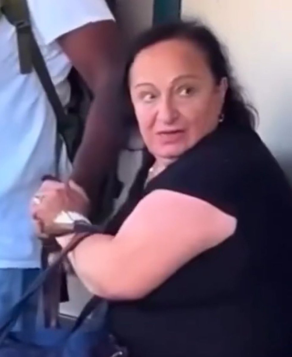 Аумаи tweet media