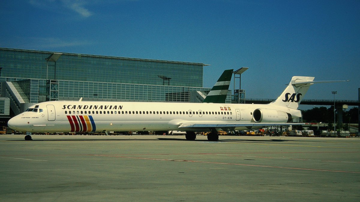 Built for SAS in 1997 - retired by Delta in 2020

Registration:  OY-KIN
Aircraft type:  McDonnell Douglas MD-90-30
MSN/LN:  53544 / 2197
Airline:  SAS Scandinavian Airlines
Date:  May 29, 1999
Location:  Frankfurt (FRA)
📷: Collection Willy Michalk
#avgeek #MD90