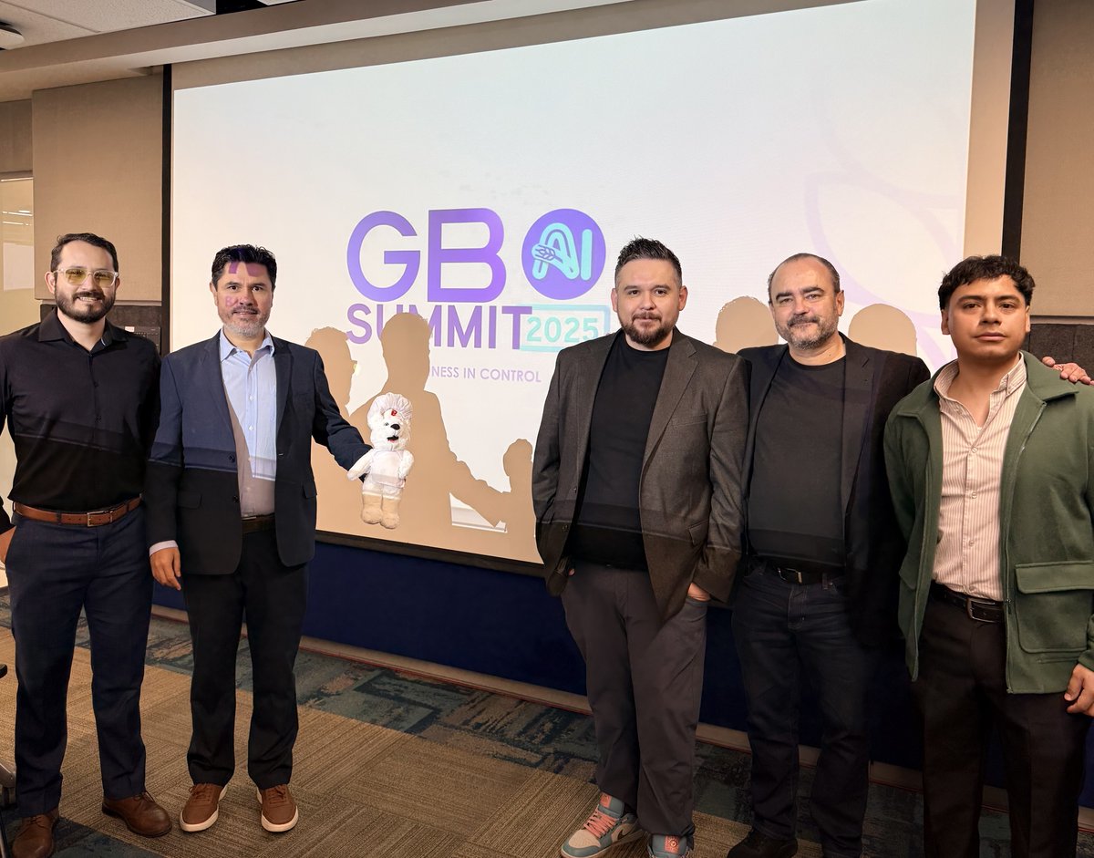 Derevo_QV's tweet image. Un gusto participar en el Summit 2025 de Grupo Bimbo, compartiendo cómo los datos y la IA impulsan la innovación. 🤝✨
Gracias por la invitación y por estos años de colaboración construyendo juntos un futuro data-driven.

#Derevo #GrupoBimbo #DataAI #Innovación #Summit2025