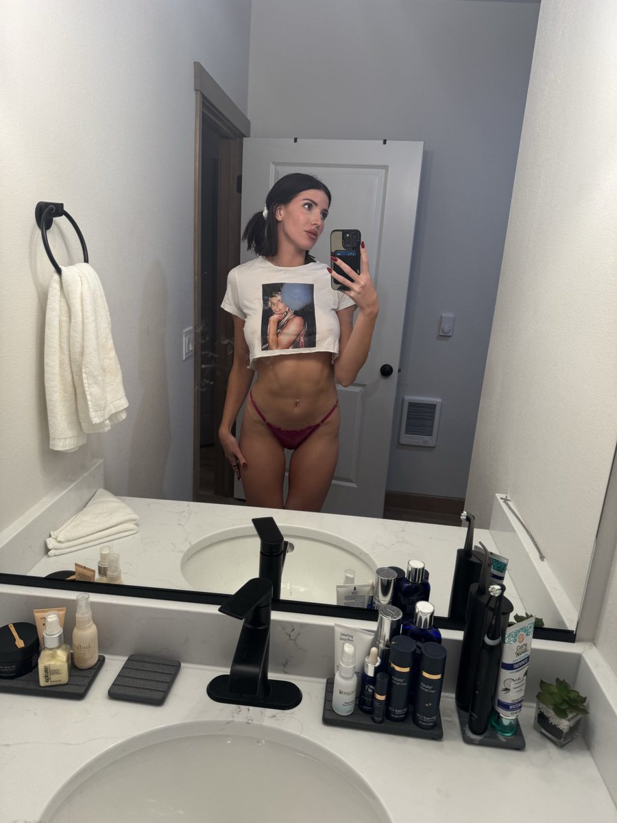 callherkylee's tweet photo. you like the crop? https://t.co/1Yt5ReflmW