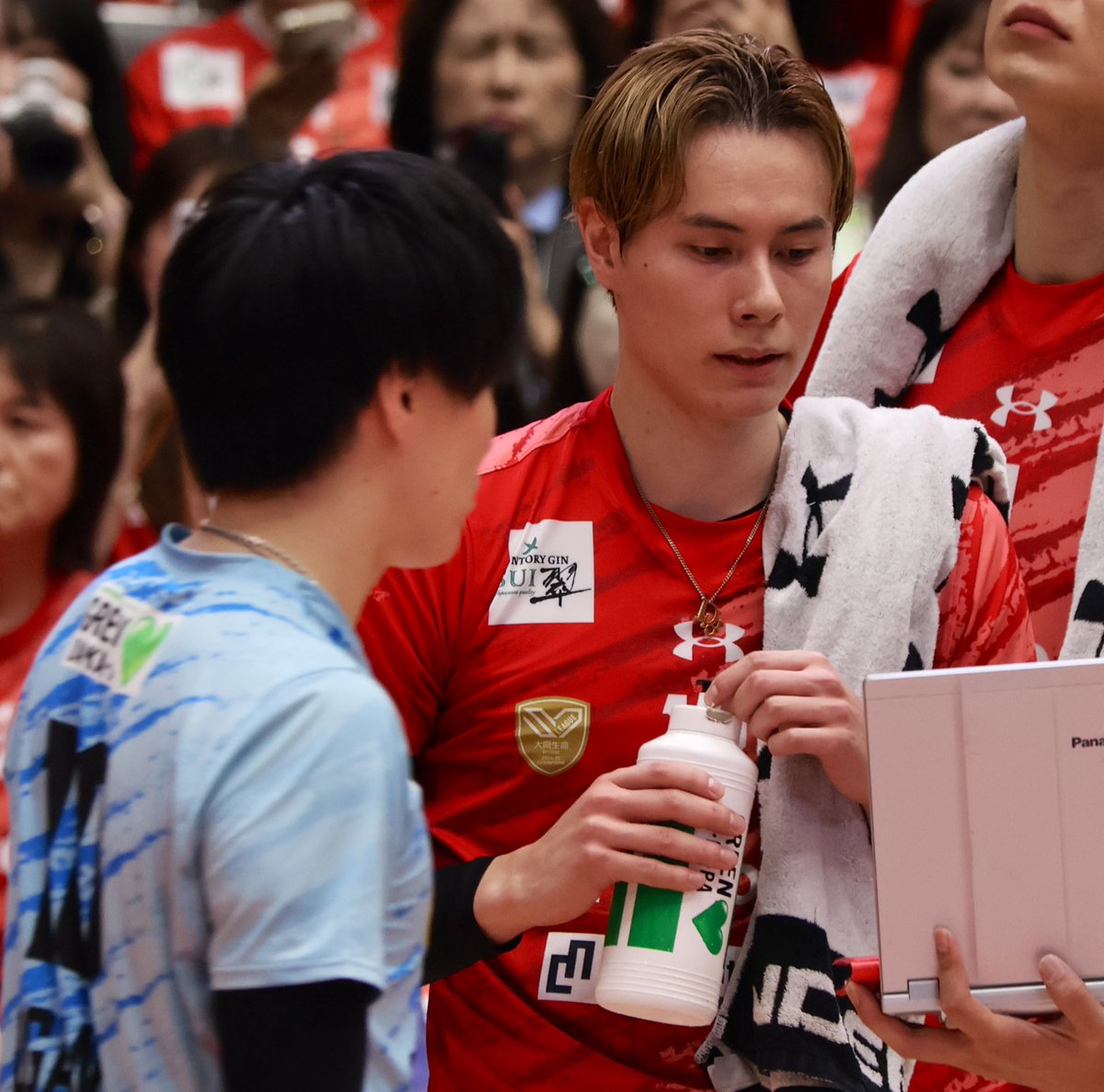 高橋　藍　選手 UNDER ARMOUR サンバード シャツXL 高橋 藍 選手 UNDER ARMOUR サンバード シャツXL Chizu on X