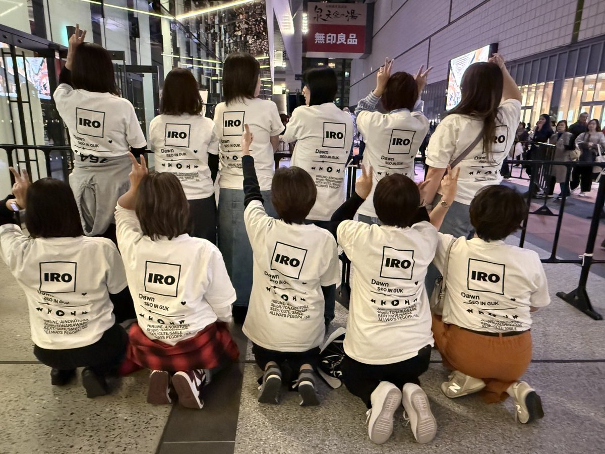 g_tamiccc5032's tweet photo. #ソイングク
＃有明ガーデン5階営業時間11時から23時まで
#ホブソンズアイスパーラー
＃seoinguk 
＃きみIROソーダ
知り合いのご厚意で8日2時まで飾りつけしてます。
昨日はたくさんの方々とご挨拶ができそして皆様と気持ちを共有できましたこと嬉しく感無量です😭
ご協力頂きました方々誠に有難うございます‼️感謝！！
S IGNALコンサート大成功‼️
アンコール長いしまた始まった⁉️もうまんじょくでした❣️
しばらく頭から離れなーい🎵離さない🎵