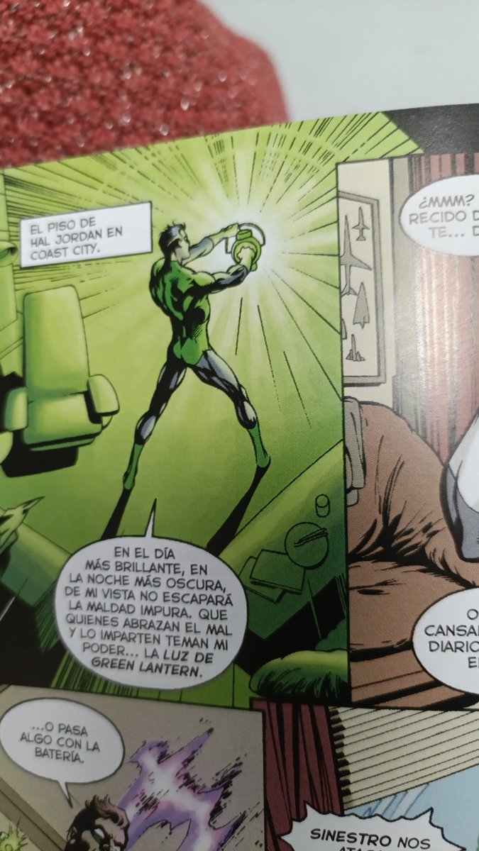 Kokee_22's tweet image. Que rabia. No me gusta el juramento de los Green Lantern que ha instaurado Panini. Espero que la serie de HBO sigan el antiguo. No tiene la misma sonoridad. Una actualización que no funciona. 

(Es algo que ya he dicho en otro tweet, pero me saca tanto...)
#GreenLantern