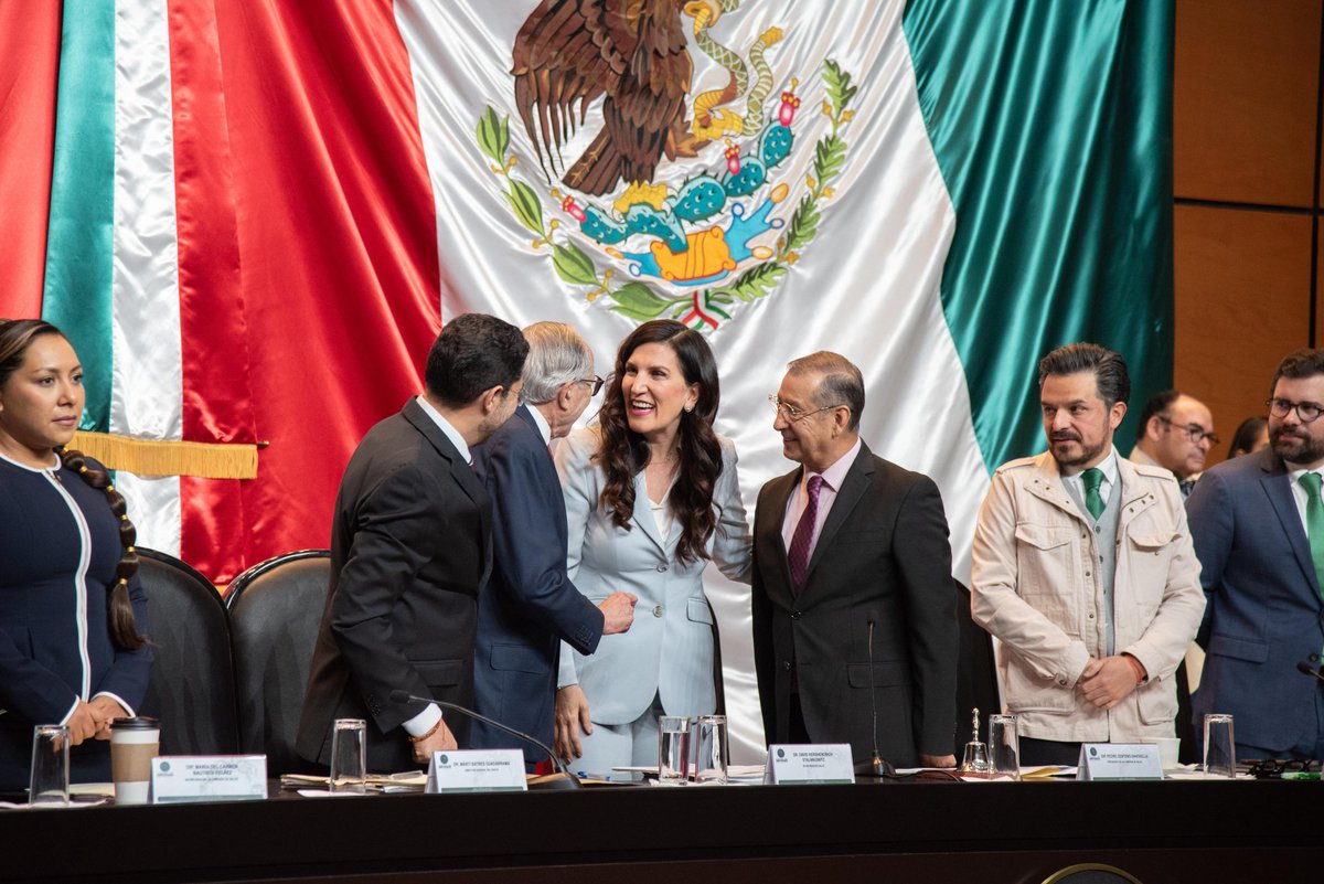 De¡La #FSTSE está presente! 🇲🇽  

Nuestro presidente <a href="/GarciaAyalaM/">Marco García Ayala</a> asistió a la comparecencia ante la Cámara de Diputados, acompañando al  Secretario de Salud, David Kershenobich Stalnikowitz; al Director del IMSS, Zoé Robledo Aburto; al Director del IMSS-Bienestar, Alejandro