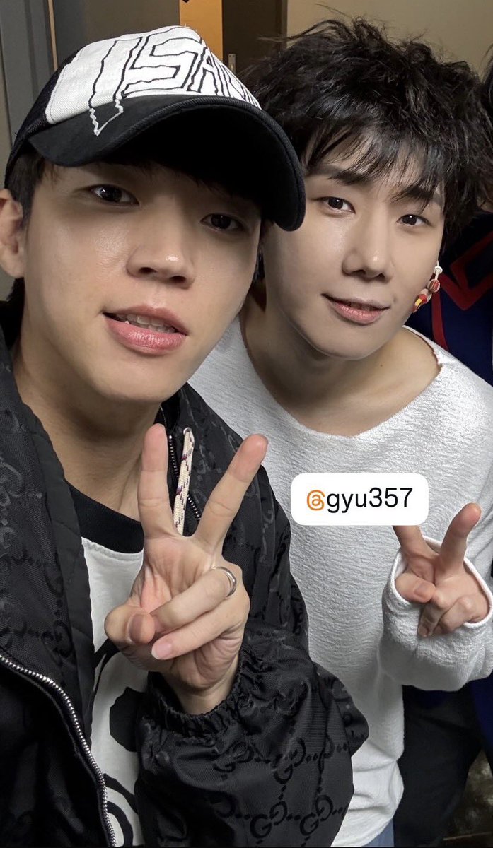 NEUL31_'s tweet photo. 아니 나 비염때문에 힘들고 지쳐서 일찍 잠든 사이에 이런 사진을 줬다고? https://t.co/0LZE4PmhR6