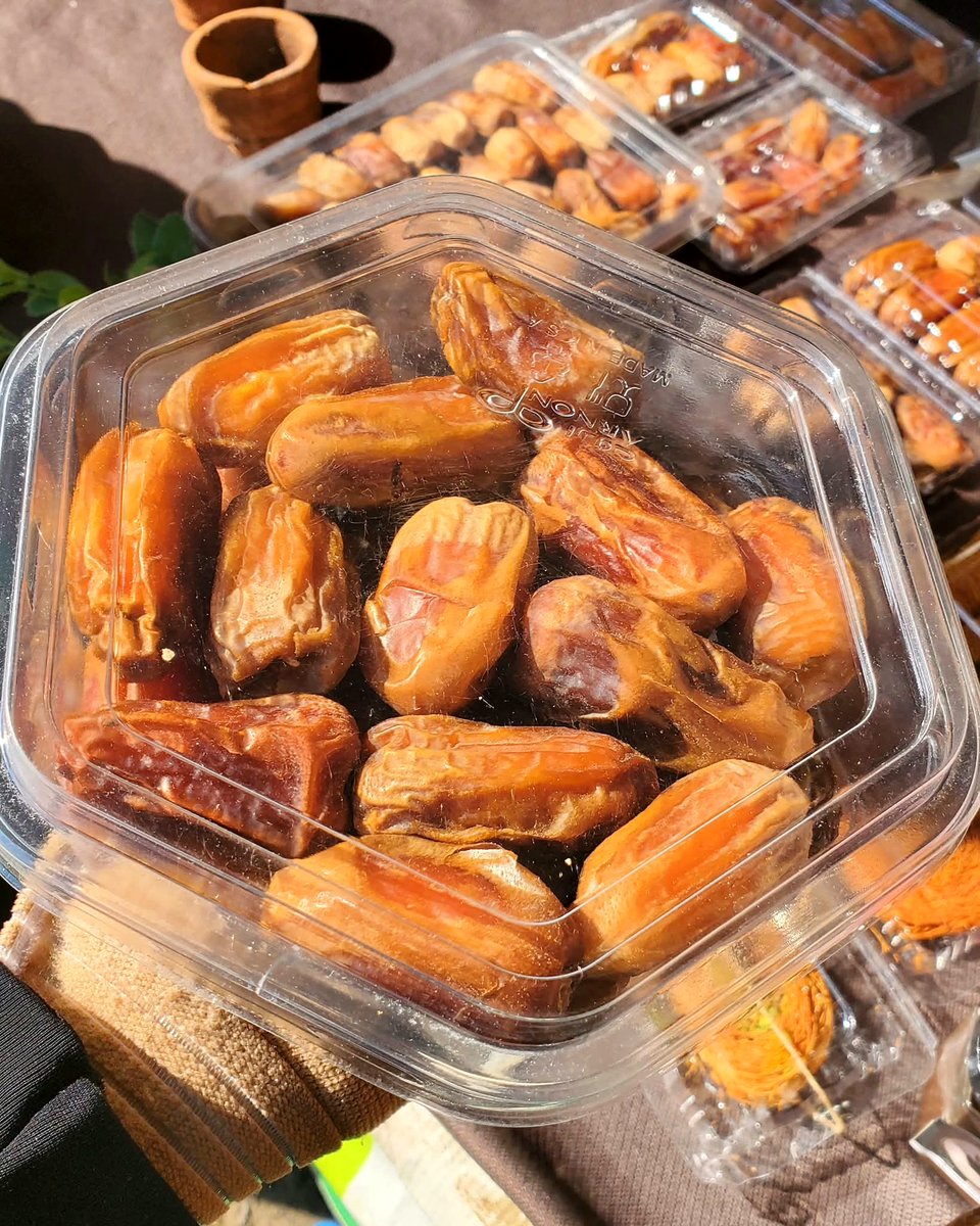 ماشاء الله تبارك الله 
تمر يمني صقعي من إنتاج محافظة الجوف الطيبة 
بسعر 800 ريال

من مزايا سوق الخميس الذي يقام كل يوم خميس في ميدان التحرير 

#معا_لدعم_المنتج_الوطني