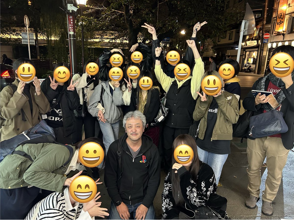 studiomyst's tweet photo. ゲームゼミ３年生の焼肉打ち上げでした。
お客様に楽しんでいただいて、彼らの苦労も報われたかな。
#京都芸術大学
#ゲームゼミ https://t.co/96FsHQnr42
