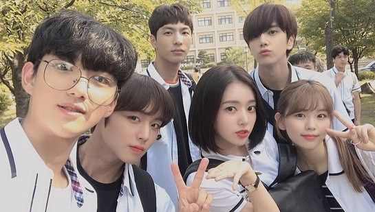 iiforjihoon's tweet photo. #LoveRevolution es la dosis de felicidad que necesitaba 🤍
Este drama me hizo reír muchísimo y sentir mi corazoncito lleno y feliz. Ver al grupo de amigos haciendo sus locuras épicas,teniendo aventuras,experiencias increíbles y apoyandose incondicionalmente fue demasiado lindo✨ https://t.co/6UFMCzaPcn
