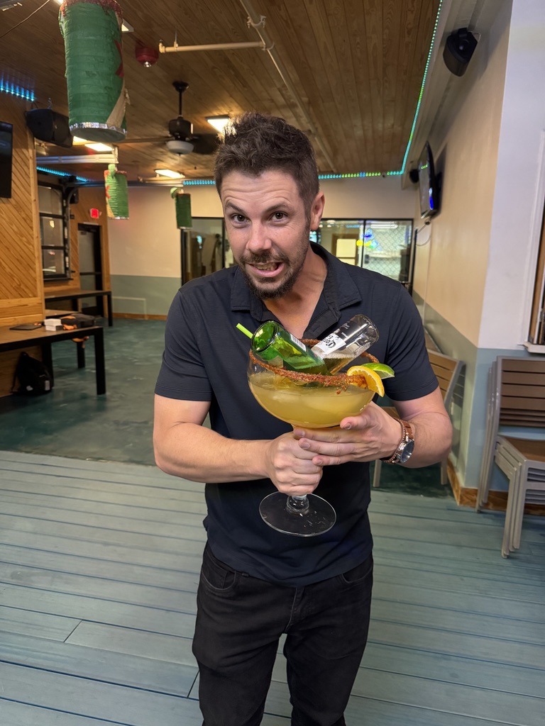 forrestpwebber's tweet photo. Big conversations, new connections, and a giant margarita. 🍸

Grateful for everyone who joined us this week at Oak Forest’s Real Estate Happy Hour:
 
https://t.co/XnyKS7yQuS https://t.co/kLcdtK15Bx