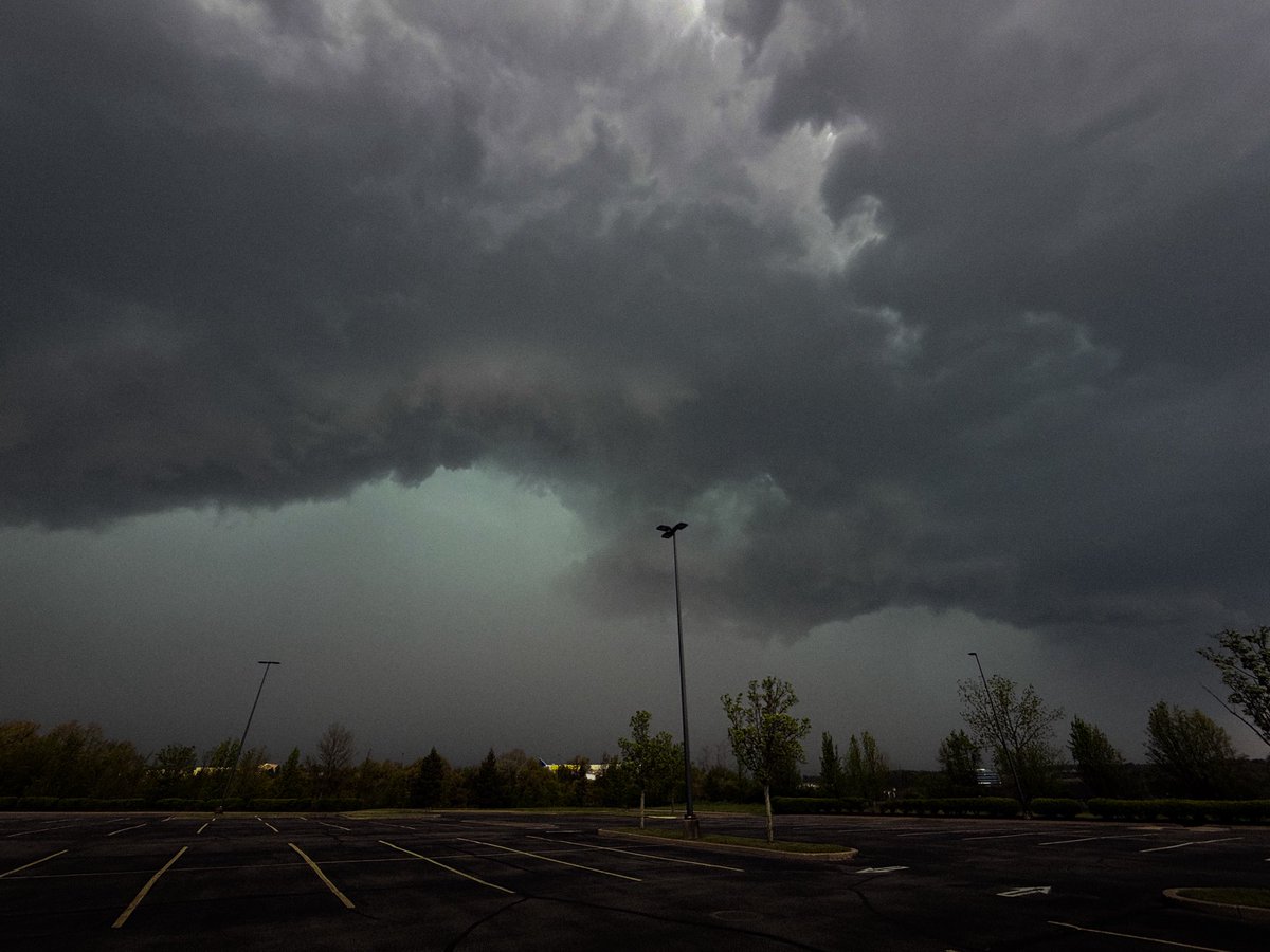PezexWx's tweet image. Moments before 70+ mph sustained winds hit my location in west Pennsylvania.

4/29/25 

#wxtwitter #pawx