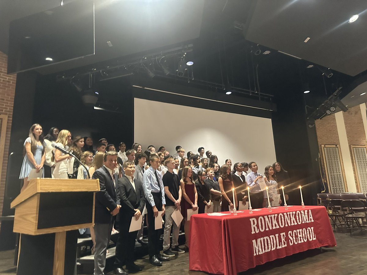 DSperazza5151's tweet photo. Books and ball — I do both 📚💥 Proud to be part of the Junior National Honor Society while competing in multiple sports! Hard work on and off the field pays off!!! #njhs #grindneverstops #StudentAthlete #dedication #success #honor #honorstudent #longislandelitefootball https://t.co/B9iBg6nlyK