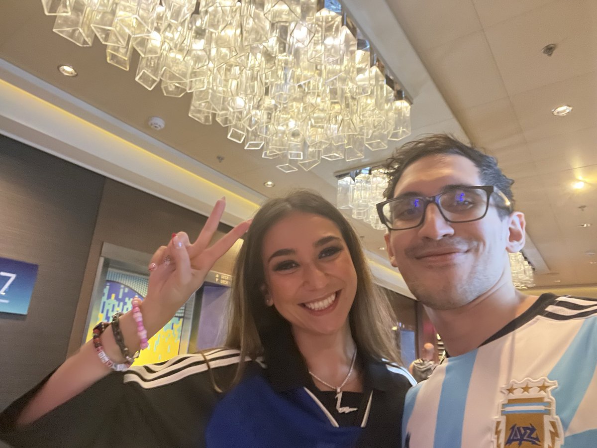 Bluefeather_96's tweet photo. I just wanna say a SPECIAL THANK YOU TO @layzdubz and her team for making my EDSea 🚢 the Greatest experience for my life. 
Thank you for allowing me on stage , signing all my merch and talking to me everytime we would cross paths. THANK YOU QUEEN 👊🏻 ⚡️ ⚡️ ⚡️ https://t.co/UxVDLqXBk5