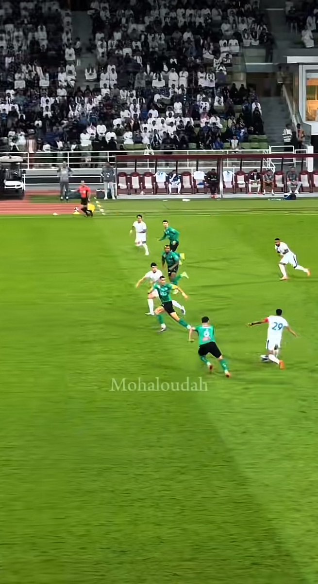 معقوله تصوير جوال مشجع افضل من تصوير تقنية الفار 

لقطه توضح ان الهجمه كانت تسلل