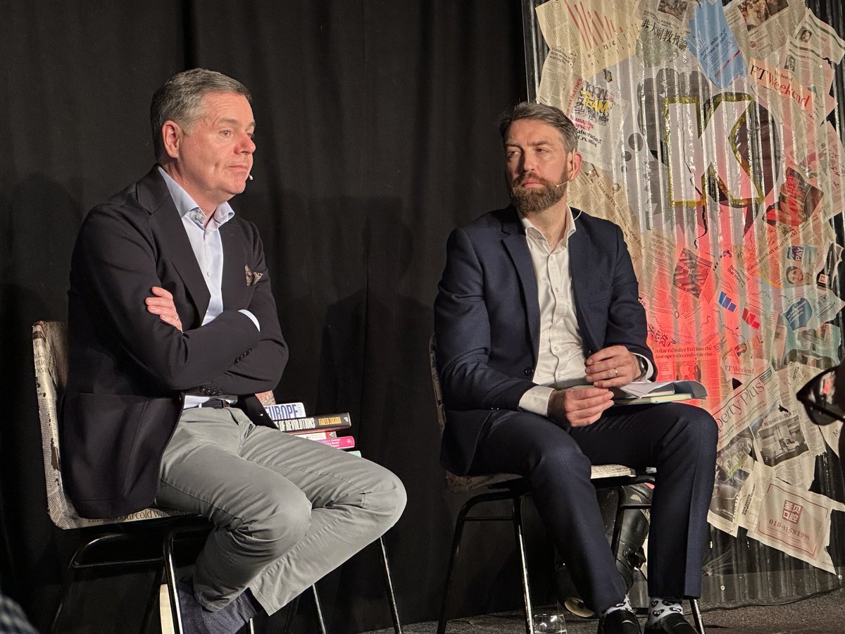 fannin_shauna's tweet photo. 10 books on Economics. Paschal Donohoe, Irish Finance Minister, discussing the books which influenced him. I enjoyed this talk immensely.
⁦@kilkenomics⁩ https://t.co/FzuNht80ib
