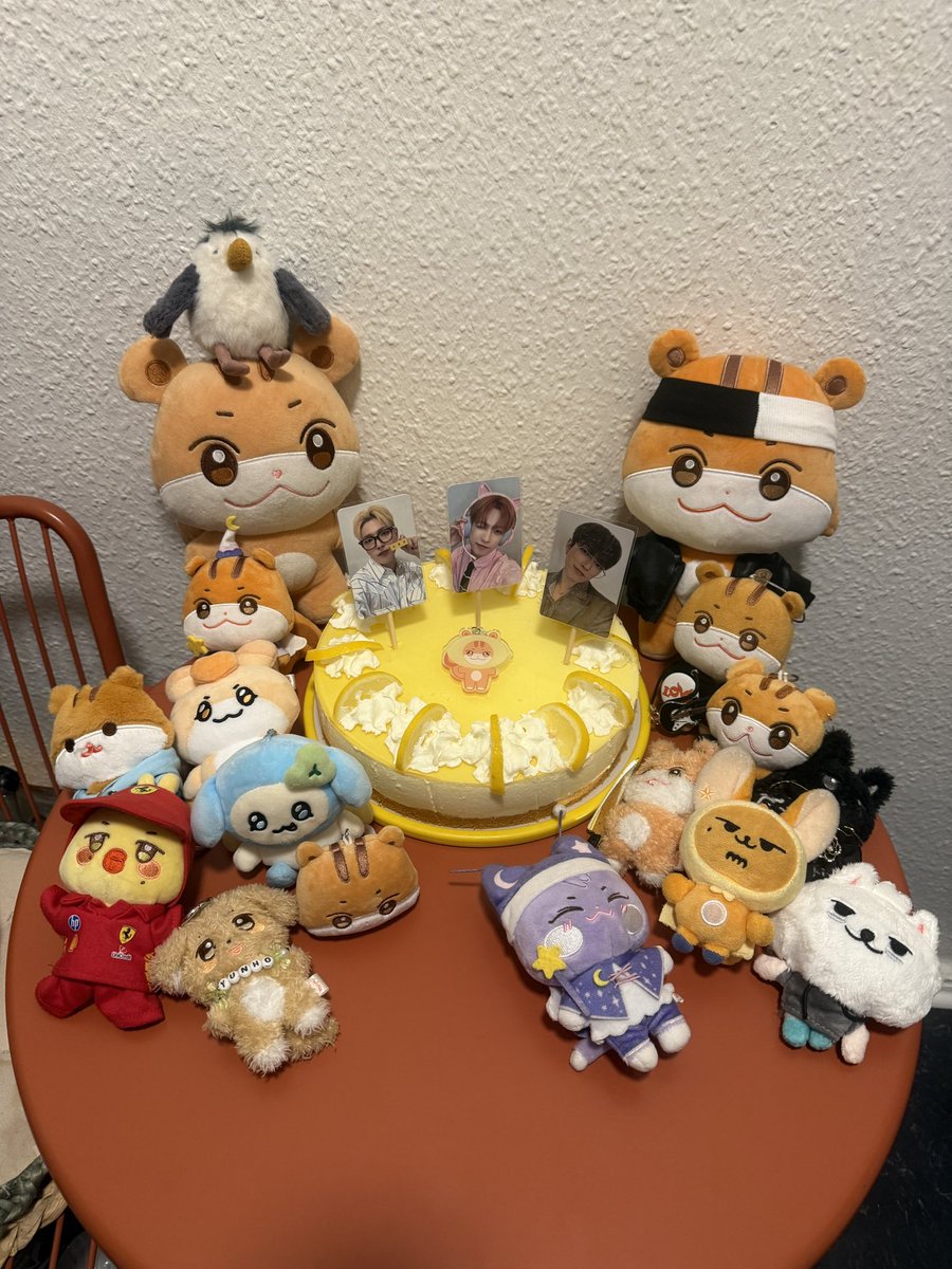 m1ngyunho's tweet photo. happy birthday our captain 🧡 

#HappyHongjoongDay #NO1ShinesLikeHongjoong
#영원한_넘버원캡틴쭝_생일 @ATEEZofficial https://t.co/ENGZIbyHpz