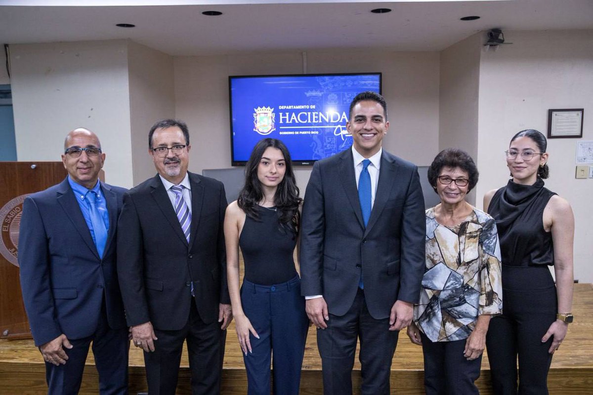 DptoHacienda's tweet image. 💡Hacienda con los Jóvenes

El Secretario de Hacienda, Ángel L. Pantoja Rodríguez, participó en un conversatorio con estudiantes de la UPR Recinto de Mayagüez.

@SecHacienda
@aec_rum
@gobiernodepr

#HaciendaPR #UPRM #GobiernoPR