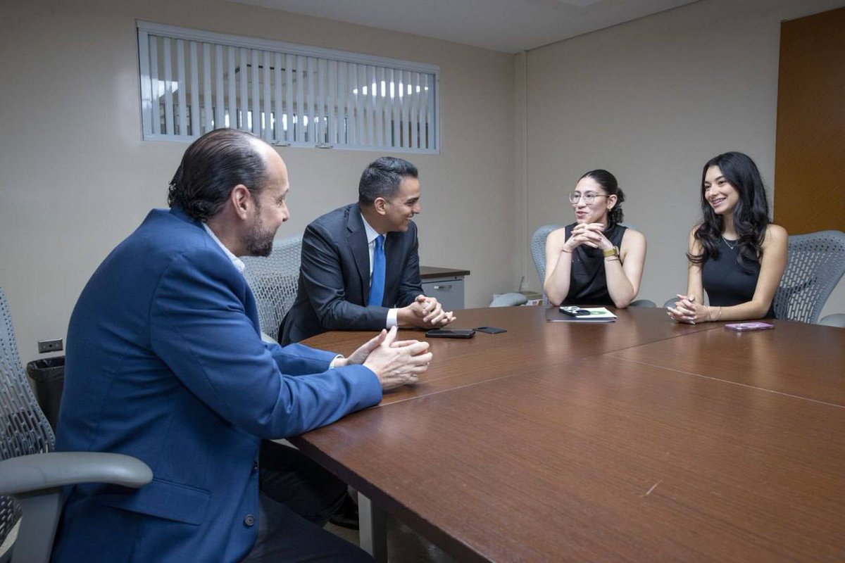 DptoHacienda's tweet image. 💡Hacienda con los Jóvenes

El Secretario de Hacienda, Ángel L. Pantoja Rodríguez, participó en un conversatorio con estudiantes de la UPR Recinto de Mayagüez.

@SecHacienda
@aec_rum
@gobiernodepr

#HaciendaPR #UPRM #GobiernoPR