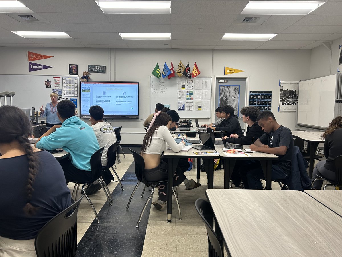 ACHS_AVID's tweet image. Thank you to Sierra Kettenburg from VCCF for coming and presenting to our senior classes about scholarship programs and volunteer opportunities!