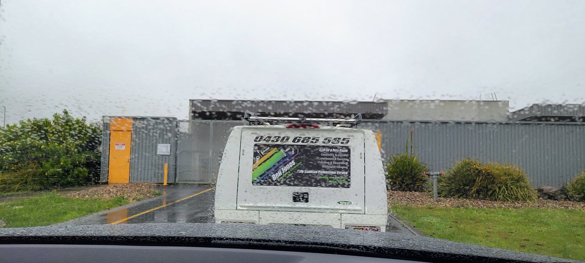 Väznica nie je tak strážená. Nesmie sa tu fotiť ani robiť videá.