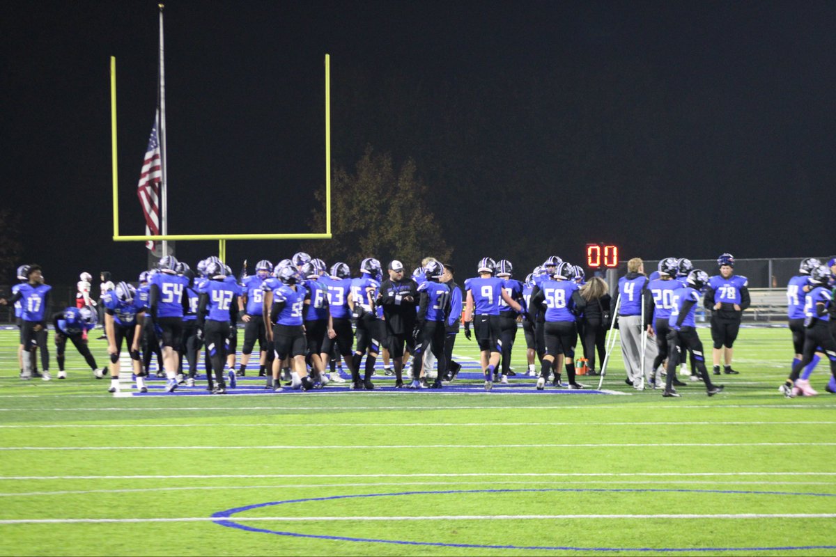 JacobBenge's tweet image. I’m in Xenia at Doug Adams Stadium where the 4 seed Buccaneers will host 5 seed Cincinnati La Salle in a D-II, Region 8 regional quarterfinal.

More from me for the Greene County Dailies later tonight.

@fairbornherald | @xeniagazette