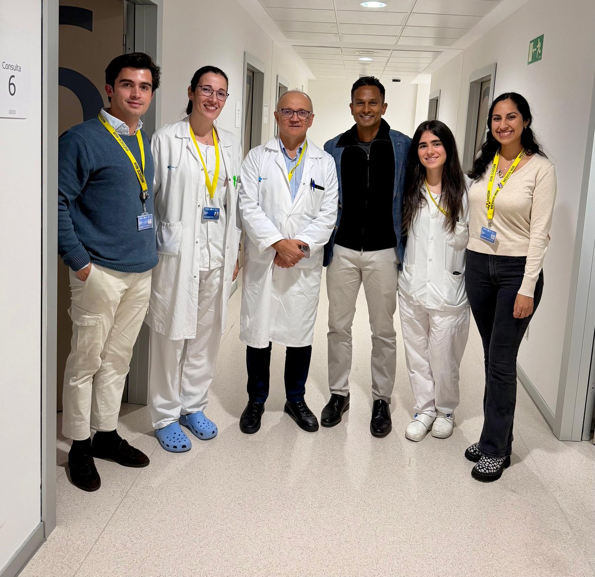 Prof. Shankar Siva visited RadOnc department at #Salamanca Univ. Hospital and our residents spent time wth him in a mentorship session. His advice: "try to imitate your most admired colleague".