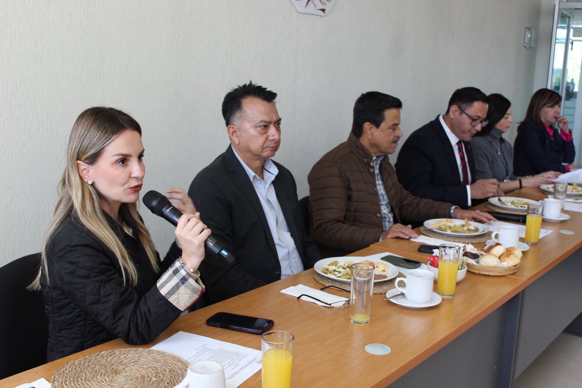 DMFEyT_Dgo's tweet photo. 🪵| #Agenda Participamos en la Sesión Ordinaria de la Asamblea del Clúster de Innovación del Mueble y Accesorios de Durango.

⚙️Tuvimos la oportunidad de escuchar las propuestas que como sector tienen,  para aportar al desarrollo y economía de Durango. 

#DurangoEsElCamino 🐺 https://t.co/CvyHcG0ZLz