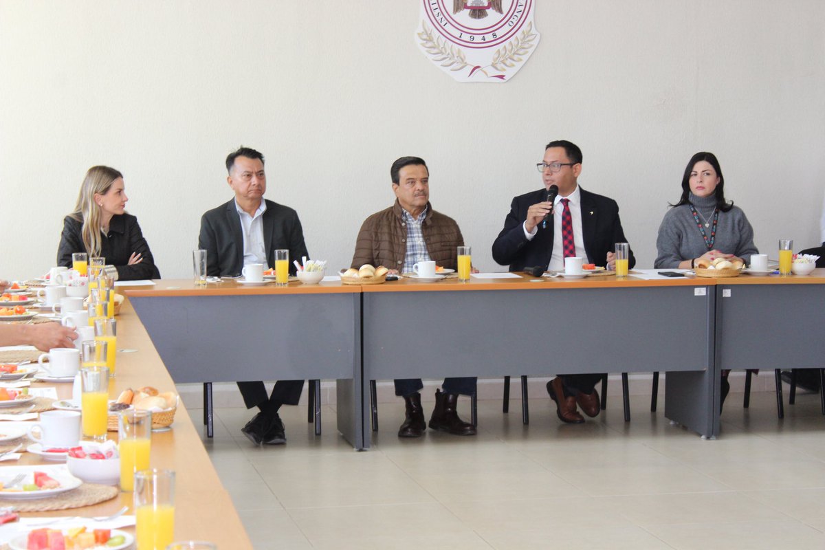 DMFEyT_Dgo's tweet photo. 🪵| #Agenda Participamos en la Sesión Ordinaria de la Asamblea del Clúster de Innovación del Mueble y Accesorios de Durango.

⚙️Tuvimos la oportunidad de escuchar las propuestas que como sector tienen,  para aportar al desarrollo y economía de Durango. 

#DurangoEsElCamino 🐺 https://t.co/CvyHcG0ZLz