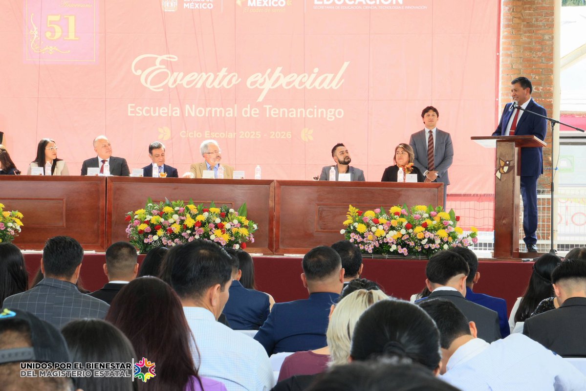 SMSEMmx's tweet image. El Prof. Jenaro Martínez Reyes, Secretario General del #SMSEM, asistió a la entrega de títulos de la generación 2021-2025 de las licenciaturas en enseñanza y aprendizaje del español, así como del inglés, de la Normal de Tenancingo.