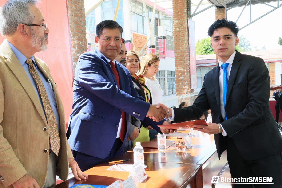 SMSEMmx's tweet image. El Prof. Jenaro Martínez Reyes, Secretario General del #SMSEM, asistió a la entrega de títulos de la generación 2021-2025 de las licenciaturas en enseñanza y aprendizaje del español, así como del inglés, de la Normal de Tenancingo.