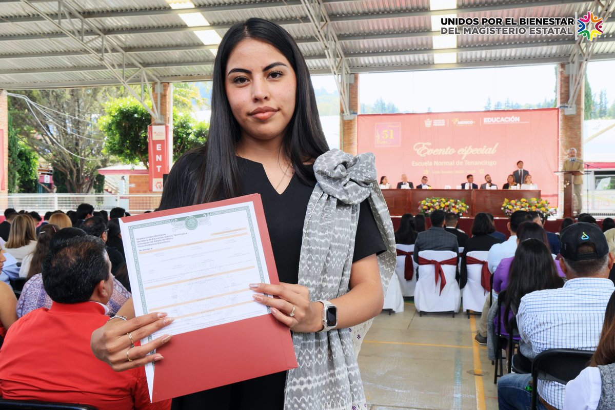 SMSEMmx's tweet image. El Prof. Jenaro Martínez Reyes, Secretario General del #SMSEM, asistió a la entrega de títulos de la generación 2021-2025 de las licenciaturas en enseñanza y aprendizaje del español, así como del inglés, de la Normal de Tenancingo.