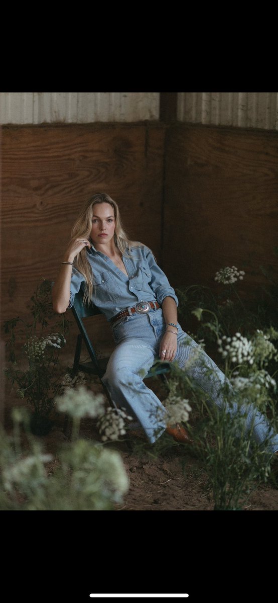 s_rewritten's tweet image. Lil’D got in a quick barn photo shoot. We were switching gears all day. Work. Play. Work. Play.
#Gettingitdone