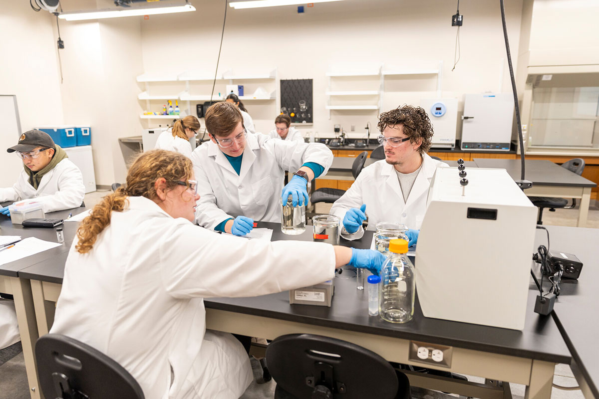 UST_Engineering's tweet image. Happy #NationalSTEMDay!

At the University of St. Thomas @UST_Engineering, we celebrate the innovators and creators who blend science, technology, engineering, arts, and math to make a difference. 💜⚙️

#STEM #STEAM #Innovation #TommieEngineers #FutureEngineers @UofStThomasMN