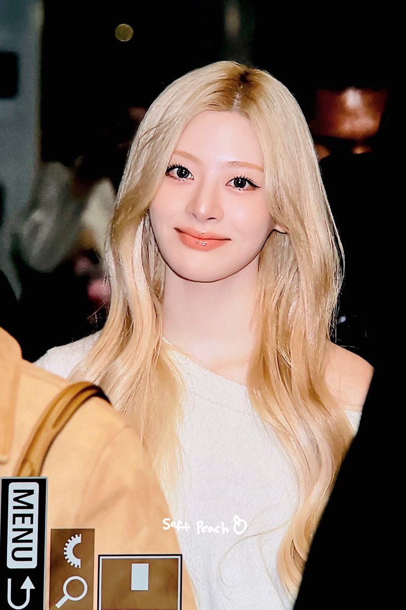 soft peach tweet media